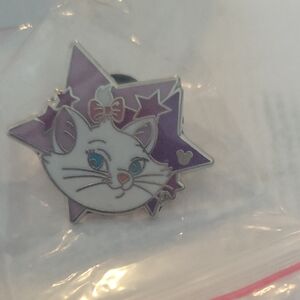 Disney Purple and White Cat Star Accessory